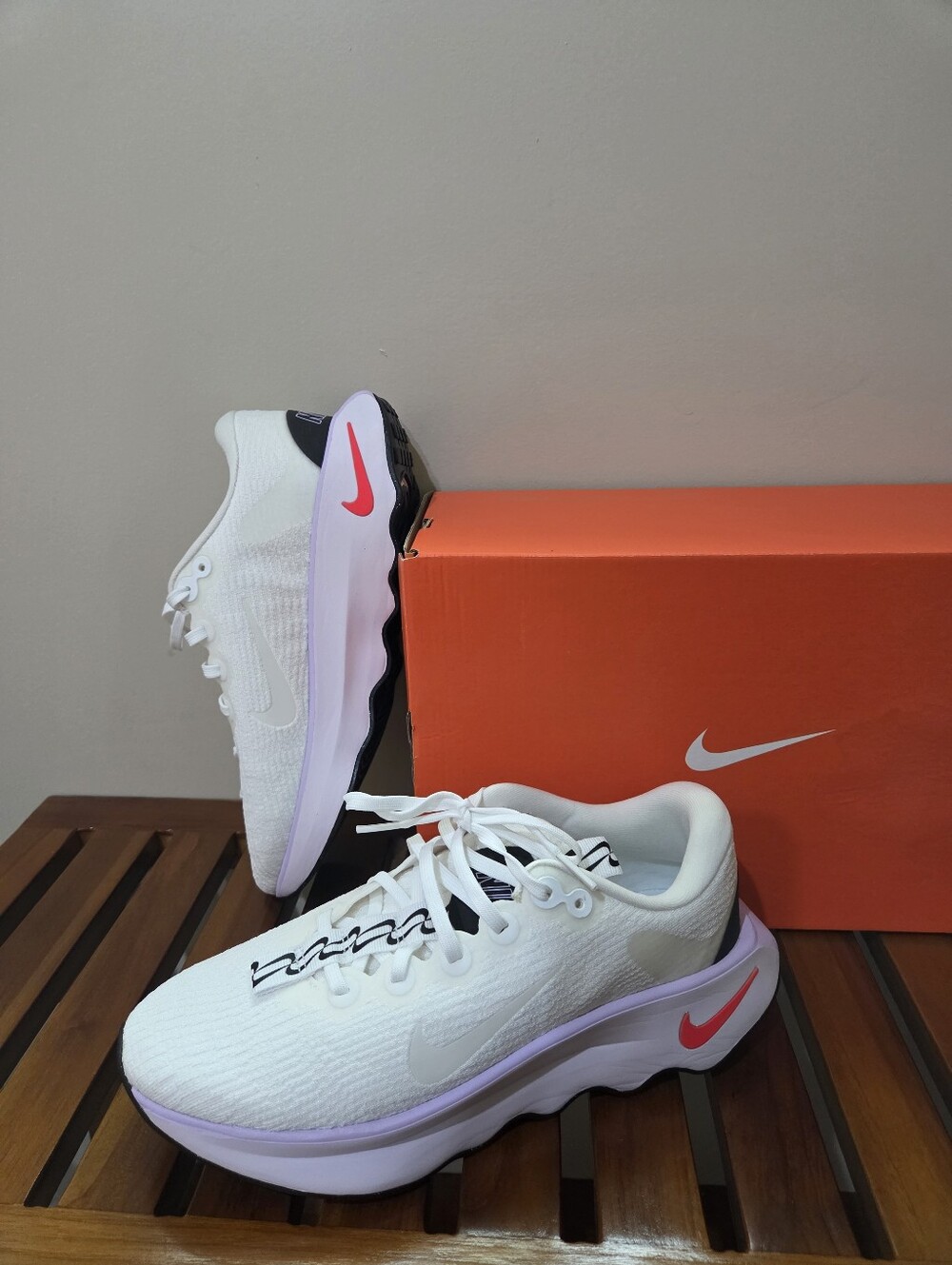 Nike Women's Motiva White Lilac Bloom Sneakers Size 8.5